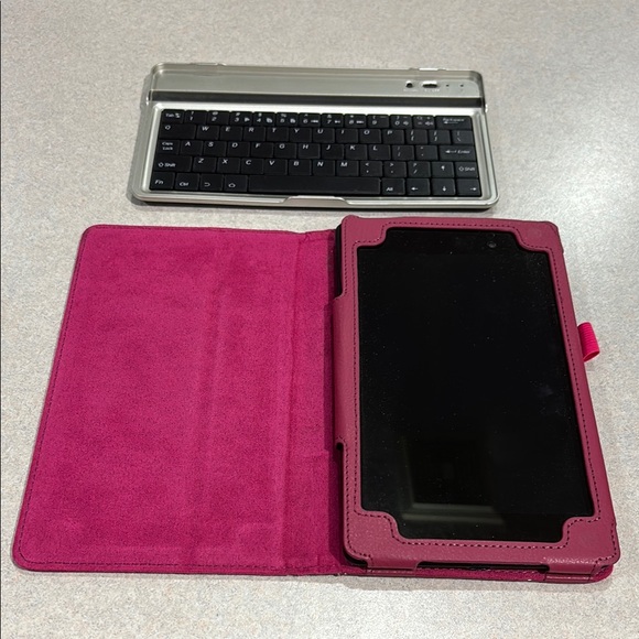 ASUS Google NEXUS 7 Tablet with Keyboard Case and Pink Cover - Picture 1 of 9